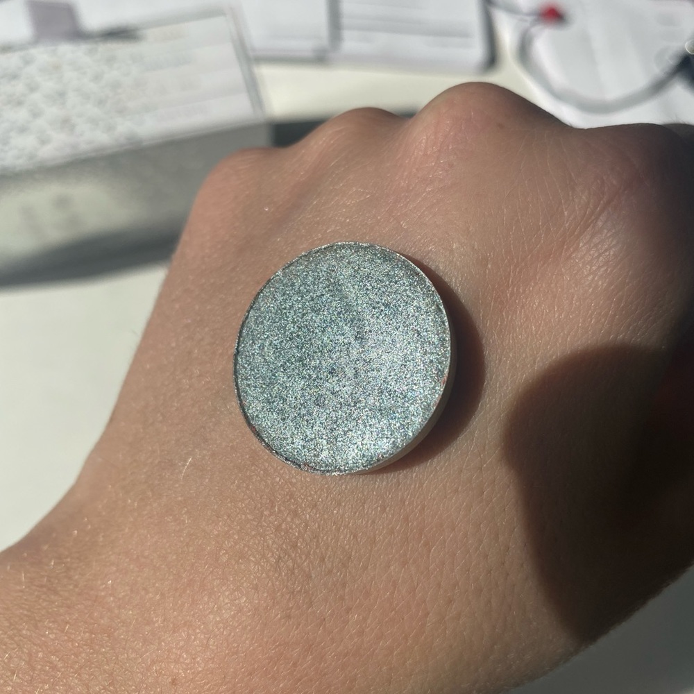 Anastasia Beverly Hill Single Eyeshadow in Icy